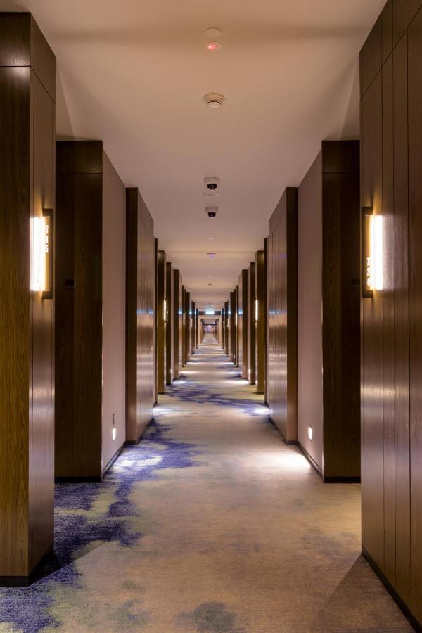 M Resort & Hotel Куала-Лумпур Экстерьер фото A corridor at the hotel